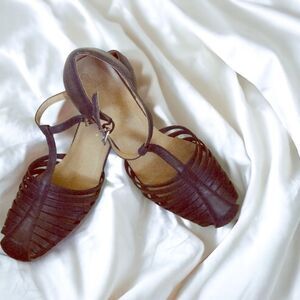 Vintage DANELLE leather heels navy size 6 1/2 M